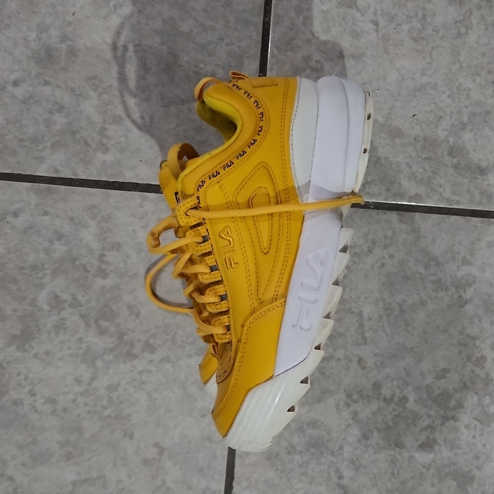 Women's Fila disrupters size 6